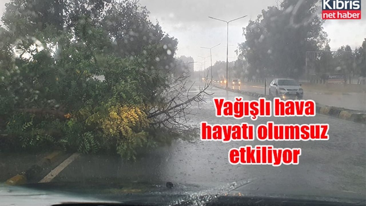 Yağışlı hava hayatı olumsuz etkiliyor