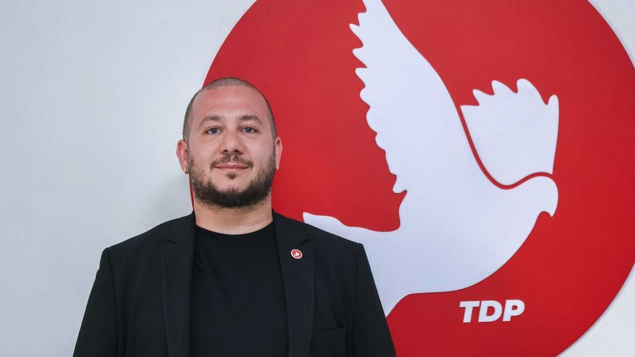 Redif Ekinci: Bu hükümet süt beyazdır dese, toplum o sütte bir şey arar