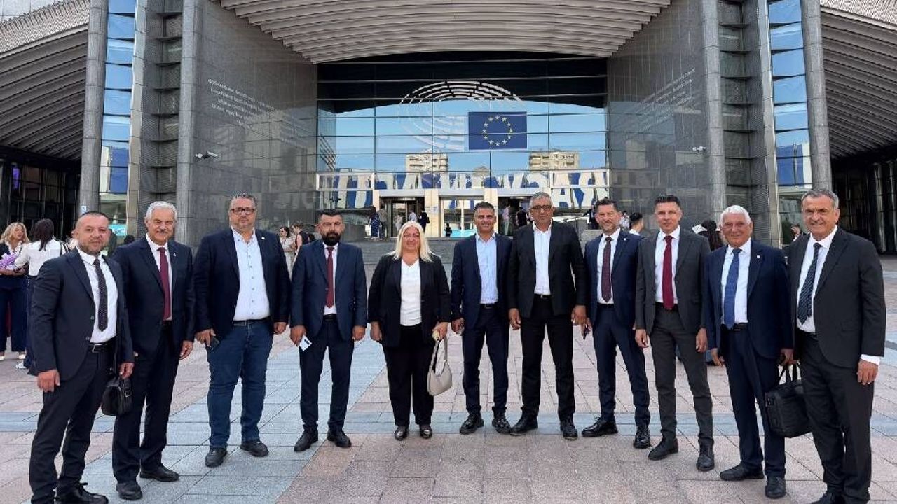 Belediye Birliği, başkanların katılımıyla Avrupa Parlamentosu’nda toplantıya katıldı