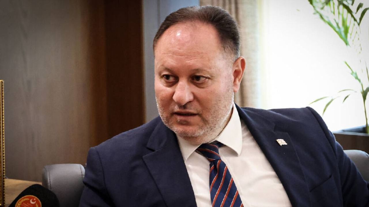 Öztürkler: Bayrak Türk insanının namusu ve gururudur