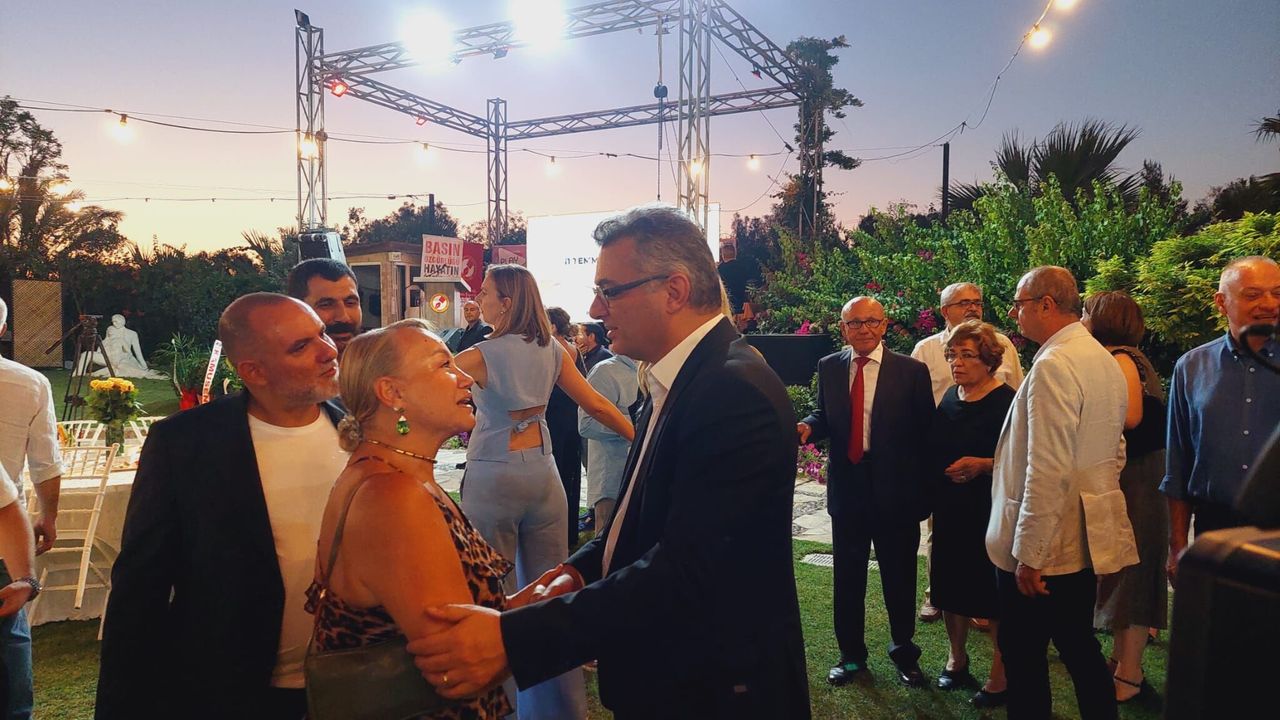 Erhürman rahatsızlığı ardından 11 Temmuz Basın Günü resepsiyona katıldı