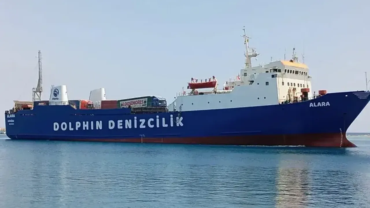 Mersin Limanı’nda aylardır bekleyen araç ve yükler Kıbrıs’taki sahiplerini mağdur ediyor