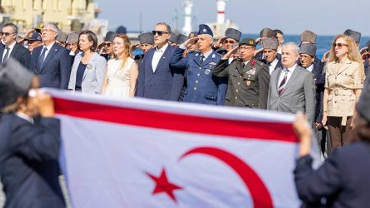 Kıbrıs Barış Harekâtı'nın 52. yıl dönümü İzmir'de törenle kutlandı