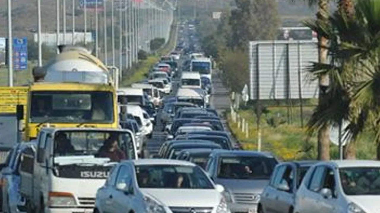5 ton ve üzeri kamyonlara yönelik trafik kısıtlaması geçici olarak kaldırıldı