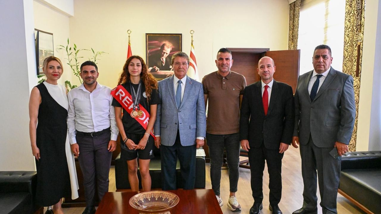 Başbakan Üstel, Milli Atlet Ada Kafa’yı kabul etti