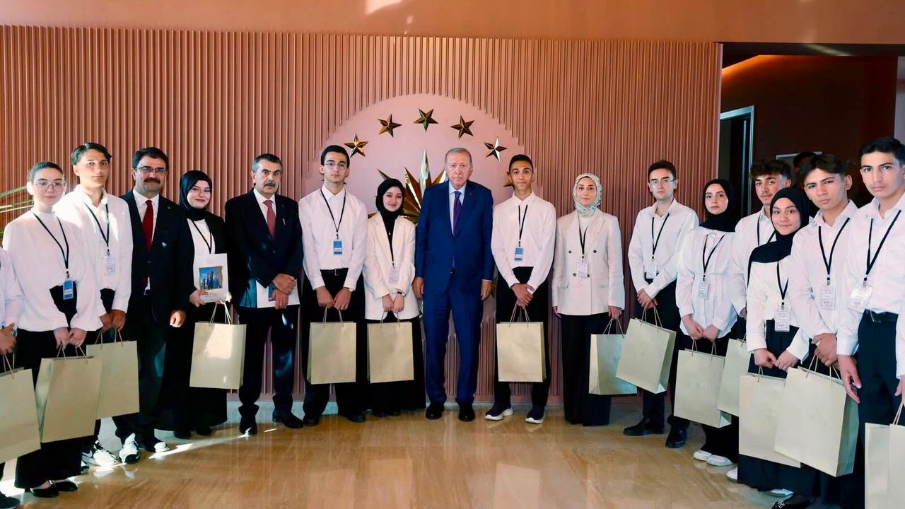 Hala Sultan İlahiyat Koleji öğrencileri "Maziden Âtiye" programına katıldı
