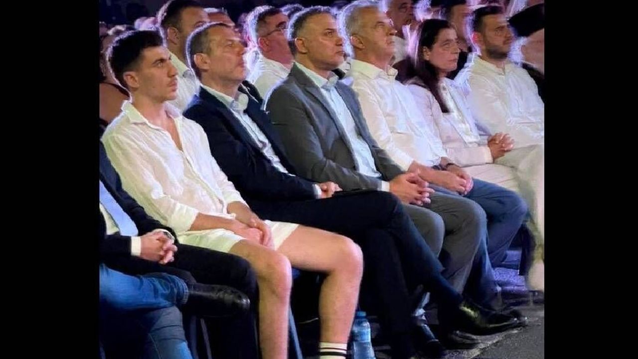 “İsak ve Solomu’yu anma” törenine Fidias’ın şortu eleştirilere yol açtı