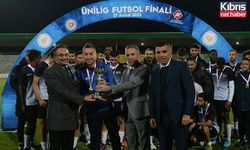 DAÜ erkek futbol takımı yenilgisiz şampiyon