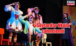 "Soytarılar Okulu" sahnelendi