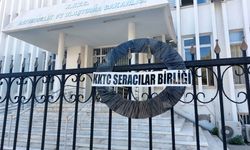 Seracılar Birliği, Bayındırlık ve Ulaştırma Bakanlığı’na siyah çelenk bıraktı