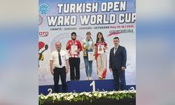 Kick-boks turnuvasında Hala Sultan İlahiyat Koleji öğrencisi Emine Öksüz dünya ikincisi oldu