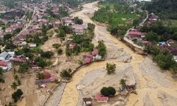 Endonezya'da sel ve toprak kaymasında can kaybı 442'ye yükseldi