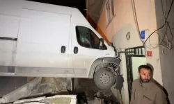 Yer: İstanbul... Yatak odasında korkutan trafik kazası!