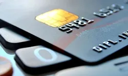 Üniversite kantininde düşürülen kredi kartını kullandı!