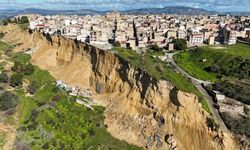 4 kilometrelik yamaç çöktü