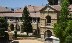 Yüksek Mahkeme: Siyasi kişiler, mahkemelere telkinde veya talepte bulunamaz, yetki veremez