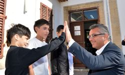 Erhürman, Dipkarpaz Rum Ortaokulu ve Dipkarpaz Recep Tayyip Erdoğan Ortaokulu’nu ziyaret etti