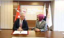 Bakan Hasipoğlu “Dijital Dünyada Çocuk Hakları Sözleşmesi”ni imzaladı