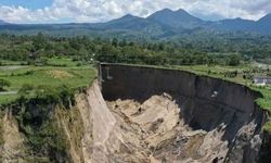 Endonezya'daki dev çukurun genişliği 30 bin metrekareyi aştı