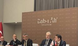 Erhürman Bab-ı Âli Toplantıları’nda konuştu: Siyasi eşitlik olmazsa çözüm de olmaz