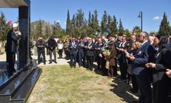 İrsen Küçük 7'nci ölüm yıl yönümde kabri başında anıldı