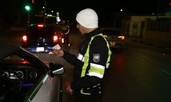 Ülke genelinde trafik denetimleri: 456 Sürücüye yasal işlem, 38 araç trafikten men