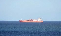 Hürmüz Boğazı'ndan İran'a ait olmayan ilk ham petrol tankeri geçti