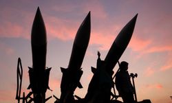 İran Silahlı Kuvvetleri: ABD’yi uyarıyoruz, elimiz tetikte