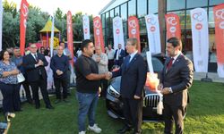 UBP Piyangosu Talihlisine Arabası Teslim Edildi