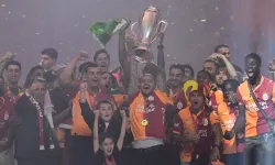 Galatasaray şampiyonluk kupasını kaldırdı!