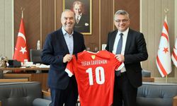 Erhürman’dan milli takıma tebrik telefonu