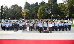 Emekliye ayrılan ve meslekte 30 hizmet yılını tamamlayan polis mensuplarına plaketleri takdim edildi