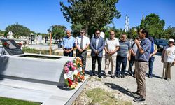 Spor yazarı Omaç Başat kabri başında anıldı