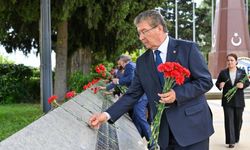Üstel, Haydar Aliyev’in anıt mezarını ziyaret etti