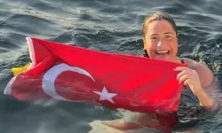 Türk kadını rekor kırdı, neredeyse 14 saat yüzdü