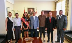 Başbakan Üstel, Milli Atlet Ada Kafa’yı kabul etti