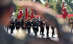 Zafer Bayramı'nda Lefkoşa'da resmigeçit töreni düzenlendi