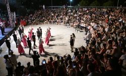 Kızılbaş Parkı'da 16. Lefkoşa Halk Dansları Festivali başladı