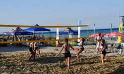 DAÜ’de 3’lü Plaj Voleybolu Turnuvası ve “Colour Fest” düzenlendi