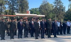 19 Eylül Gaziler Günü nedeniyle Lefkoşa Atatürk Anıtı önünde tören düzenlendi