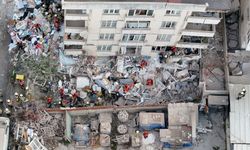 İstanbul'da 7 katlı bina kısmen çöktü