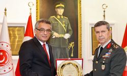 Erhürman, KTBK Komutanı İnaltekin’i ziyaret etti