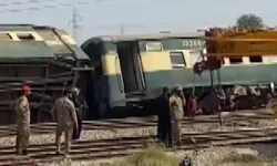 Pakistan'da yolcu treninin raydan çıkması sonucu 5 kişi öldü, 30'dan fazla kişi yaralandı