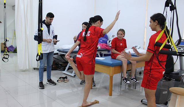 KKTC Kadın Futbol Milli Takım sporcuları  DAÜ’ye emanet