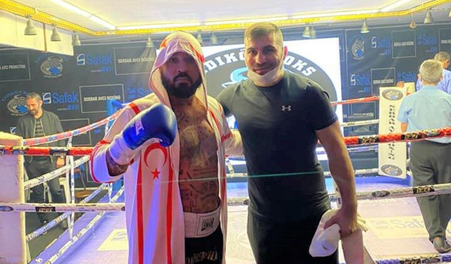 Kıbrıslı Türk Milli boksör rakibine meydan okudu!
