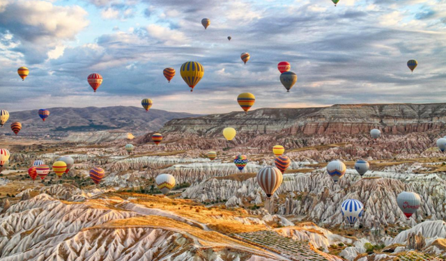 Bolat, Türkiye’nin turizm gelirlerinin 23,2 milyar dolar olarak gerçekleştiğini açıkladı