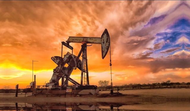 Brent petrolün varili vadeli piyasalarda 85 doları aştı