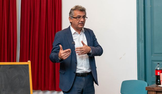 Erhürman’dan Uyarı: Güvensizlik, Plansızlık ve Yolsuzluk Kalkınmanın Önünü Tıkıyor