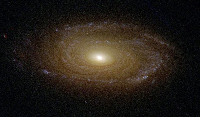 Dünya'dan yaklaşık bir milyar ışık yılı uzaklıkta yeni bir sarmal galaksi keşfedildi