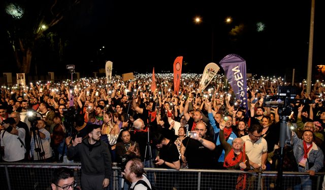 AKEL ve DİSİ'den eyleme destek: Kıbrıslı Türk yurttaşlarımızın yanındayız